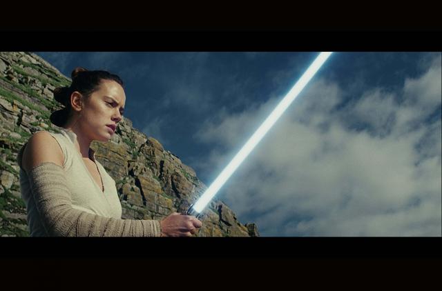 FOTO 3 | "Star Wars: Los últimos Jedi”, US$ 23,6 millones.
Una nueva aventura está a punto de comenzar, antiguos y nuevos personajes además de viejas caras conocidas, se preparan para lo que está por llegar, pues arcaicos secretos de la Fuerza e impactantes revelaciones del pasado serán revelados.  (Foto: IMDB)