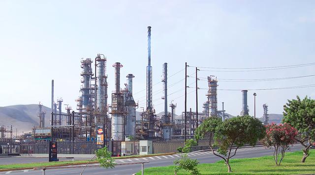 Perú. Un total de US$ 741 millones se invertirá en ampliar la refinería La Pampilla de Repsol, que tiene una capacidad de 110,000 barriles diarios, y que luego podrá procesar diesel con bajo contenido de azufre.