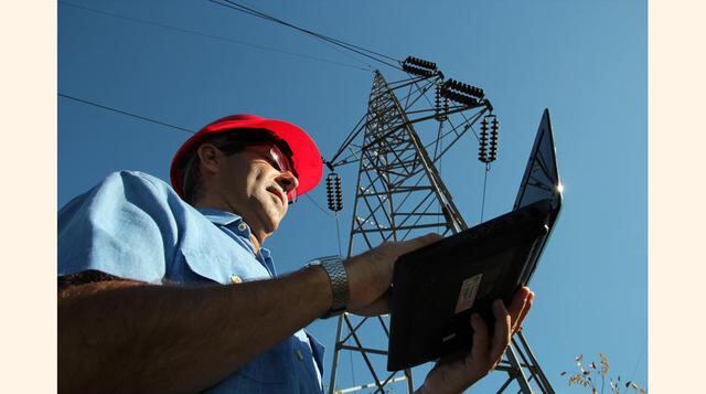 Encargado de mantenimiento (42.00o euros), ya sea de un edificio de oficinas, de un colegio,  una fábrica o cualquier otra instalación, si te encargas de que la iluminación, la fontanería y demás suministros funciones correctamente, podrás ganar anualment