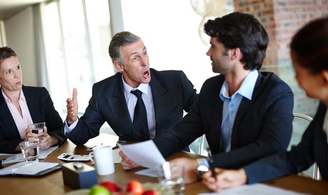 “No te pago por pensar, te pago por hacer”. Con esto, el propio jefe desmotiva el crecimiento de la empresa.