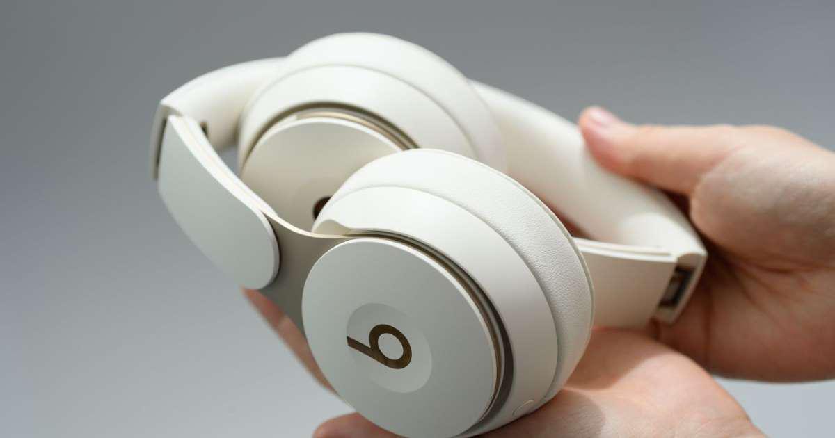 La nueva incorporación más notable es la cancelación activa de ruido, una característica que Apple también está trabajando para incorporar a los futuros AirPods.