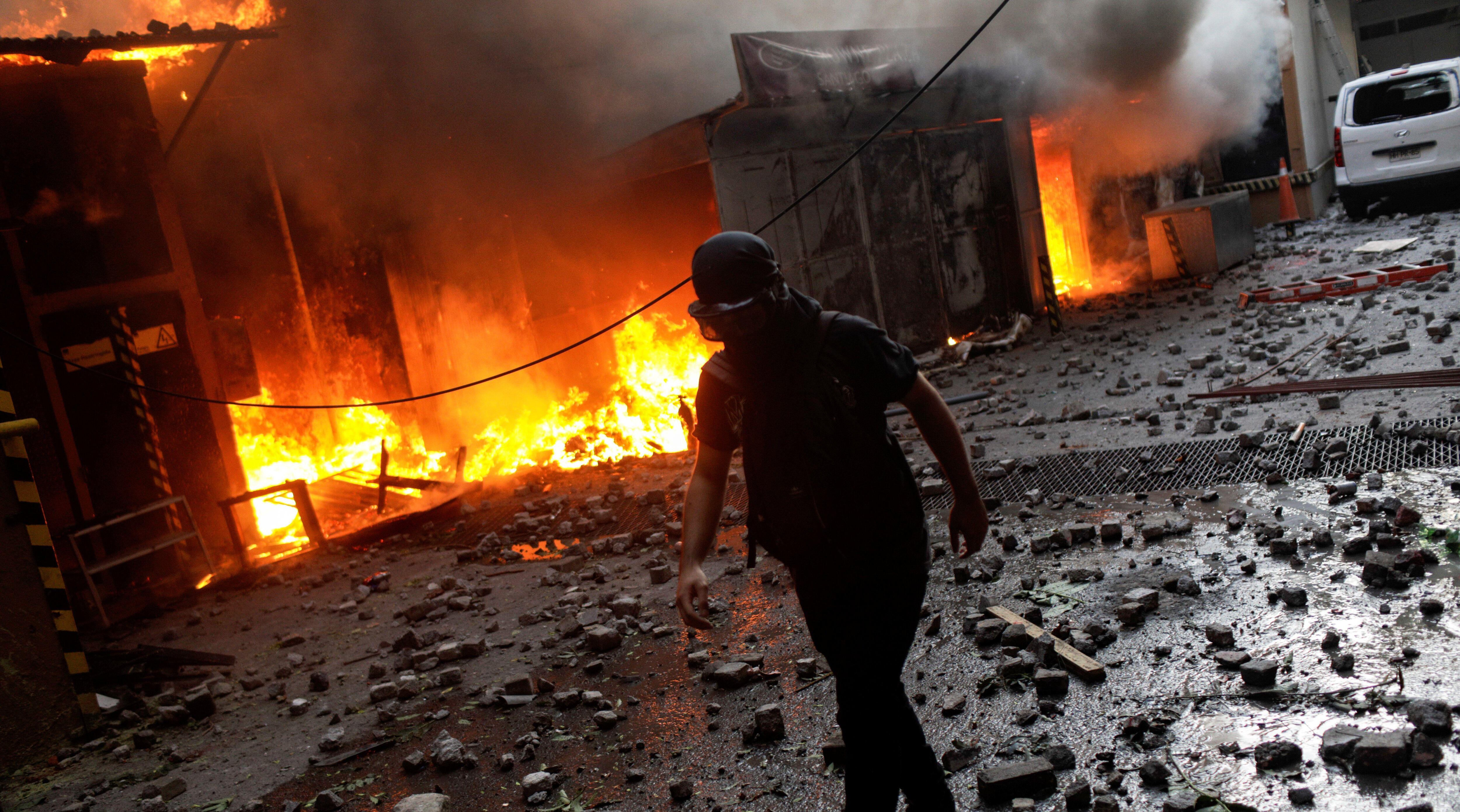 Los chilenos exigen mejoras sociales y el cambio de la constitución legada por la dictadura militar de Augusto Pinochet (1973-1990). REUTERS/Ricardo Moraes