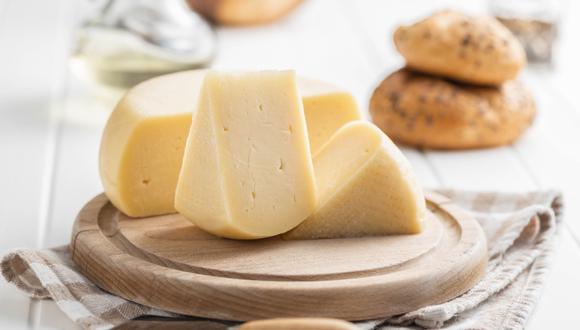 Entre los requisitos se precisa que la forma del queso debe ser cilíndrica o rectangular. (Foto: Inacal)