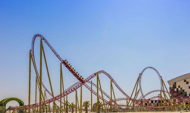 La montaña lleva a los visitantes a velocidades de hasta 62 mph en 2.5 segundos, lanzándolos desde las profundas y oscuras selvas prehistóricas del Valle Perdido hacia el desierto de Dubái y de regreso. (fOTO: IMG Worlds of Adventure)