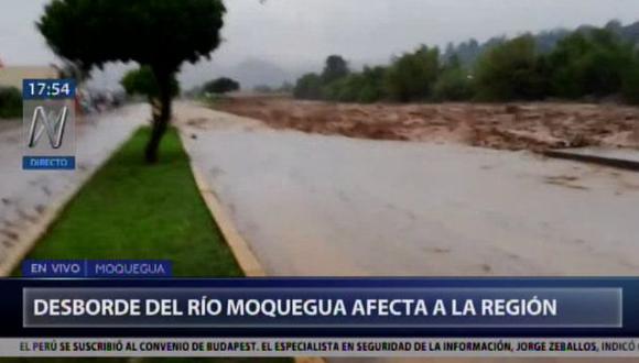 La crecida del río Tumilaca en la región de Moquegua por las intensas lluvias está afectando diversas viviendas, áreas verdes y vías en toda la zona. (Foto: Canal N)