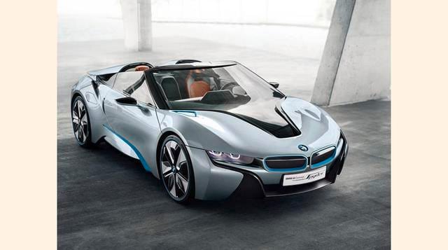 BMW i8. Híbrido propulsado por un motor 1.5 litros de tres cilindros, más un motor eléctrico. Acelera de 0 a 100 Km/h en 4.4 segundos. Precio: US$ 164,000. (Foto: Megaricos)