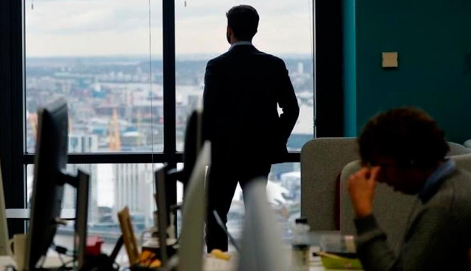 FOTO 1 | Habilidades de logro de resultados.
Un líder es capaz de materializar aquello que se proponee influir para que su equipo dirija sus esfuerzos hacia la consecución de metas. Para lograrlo necesita:

Pensar de forma visionaria y crear con su equipo una visión inspiradora del futuro.
Planificar y definir metas y estrategias que permitan hacer de la visión una realidad.
Poner en marcha planes de acción para alcanzar metas y disminuir la brecha entre dónde está el equipo hoy y el lugar al que desea llegar. (Foto:Reuters)