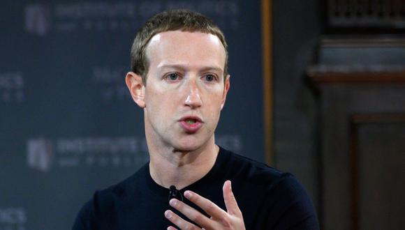 El director ejecutivo de Facebook, Mark Zuckerberg, dijo el año pasado que cree que los trabajadores remotos podrían representar hasta el 50% de la fuerza laboral de la empresa en los próximos cinco a 10 años.  / AFP / ANDREW CABALLERO-REYNOLDS