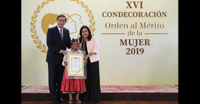 FOTO 9 | En la categoría “En mérito al ejemplo de vida (adulta mayor)” resultó elegida María Angela Vela De Gonzales. (Foto: flickr Presidencia Perú)