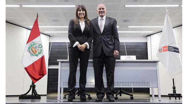 Eduardo Ferreyros asumió el cargo de ministro de Comercio Exterior y Turismo, en una ceremonia que contó con la presencia de los funcionarios y trabajadores de este sector, así como de la ex ministra Magali Silva. En su primer discurso, Ferreyros indicó q