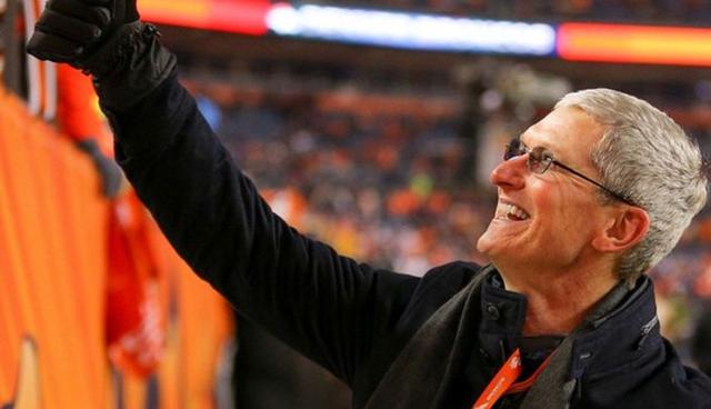 FOTO 3 | 3. Richard Branson intentó vender refrescos de cola.El fundador de Virgin se ha involucrado en todo tipo de negocios, desde venta de discos hasta viajes espaciales, pero no todas sus ideas de negocios han sido bien fundamentadas. En 1994, a pesar de existir una fuerte presencia de marcas como Coca-Cola y Pepsi, Richard Branson intentó sacar al mercado una versión de un refresco de cola llamado Virgin Cola.

Y sobre esto, escribió: “Con Virgin Cola creíamos que podríamos superar a nuestros competidores como Coca-Cola y Pepsi, pero como todos saben, resultó que no habíamos pensado tan bien las cosas. Declararle la guerra a Coca en el terreno de los refrescos es una locura.” Sin duda una decisión apresurada que no tomó en cuenta los factores correctos, pero la empresa madre claramente sobrevivió y siguió su camino hacia el éxito.  (Foto: Getty)