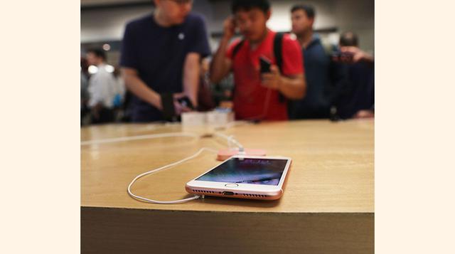 Agregar y cambiar eventos de calendario. "Siri, ¿qué hay en mi agenda hoy?", "Mueve mi reunión de las 9:30h a las 10h", "Programa una llamada con María a las 9:30h de hoy", "Cancela mi cita de 14:30h". Si tiene un e