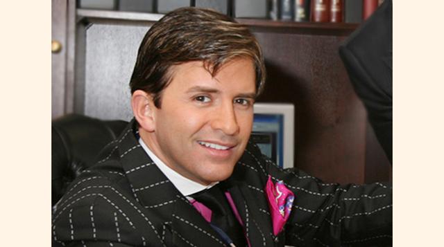 Robert Rey: El tercer cirujano plástico en la lista demuestra que estos especialistas ganan mucho dinero. Es muy conocido en Beverly Hills, sobre todo desde que aparece en programas de televisión. Ha acumulado un patrimonio neto de más de US$ 15 millones.