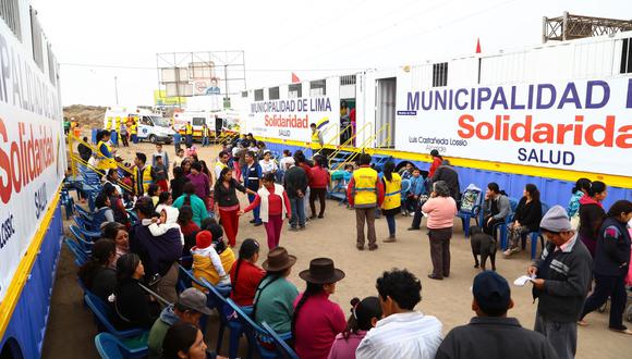 Jorge Muñoz anuncia que médicos involucrados en denuncia fueron separados. (Foto: Andina)