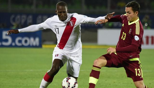 Luis Advíncula |Otro jugador que sería titular ante Colombia es Luis Advíncula. Este lateral está realizando también una buena labor en la Copa América, y en Transfermarkt.es está valorizado en más de 600 mil dólares. (AFP)