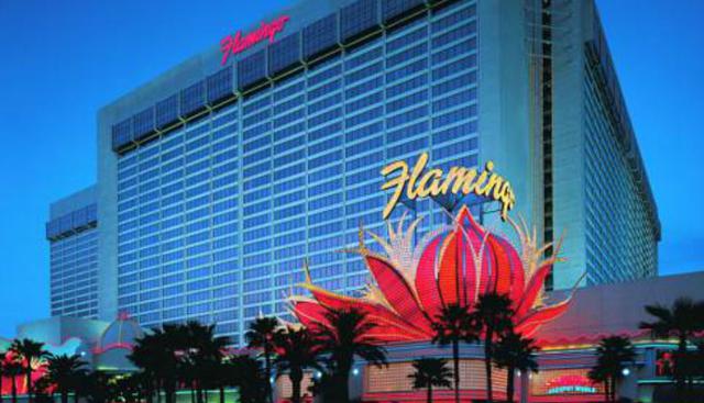 Flamingo Las Vegas: Debido a sus canchas de tenis, piscinas, y extensas instalaciones de spa, este lujoso hotel cierra nuestro conteo con 3 mil 565 habitaciones, y alrededor de 2 mil máquinas de tragamonedas en su casino. (Flamingo)