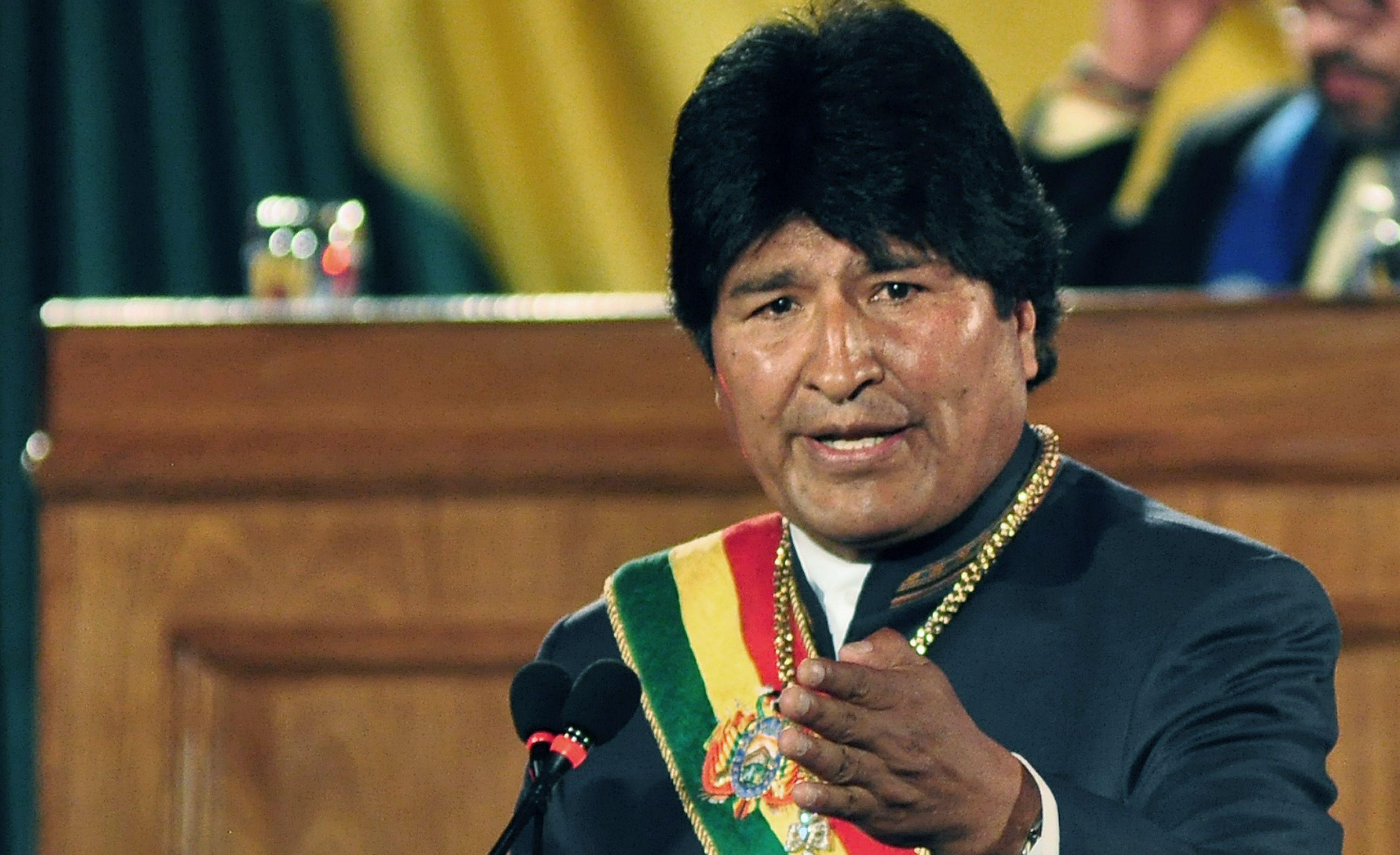 El domingo Morales debió acortar su participación en un mitin y se retiró en su helicóptero cuando opositores chocaron con oficialistas en la ciudad sureña de Potosí. (Foto: AFP).