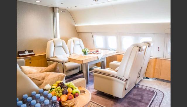 FOTO 8 | La acogedora cabina abarca una cabina de 99 metros cuadrados [1.066 pies2] y ofrece techos de ocho pies de altura para que los pasajeros realmente se estiren. (Foto: Business Insider India)