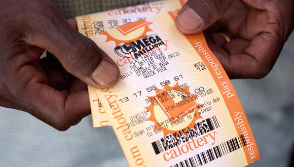 La persona que tenga el boleto de la suerte de Mega Millions, debe elegir entre el pago en efectivo y de 30 cuotas anuales (Foto: EFE)