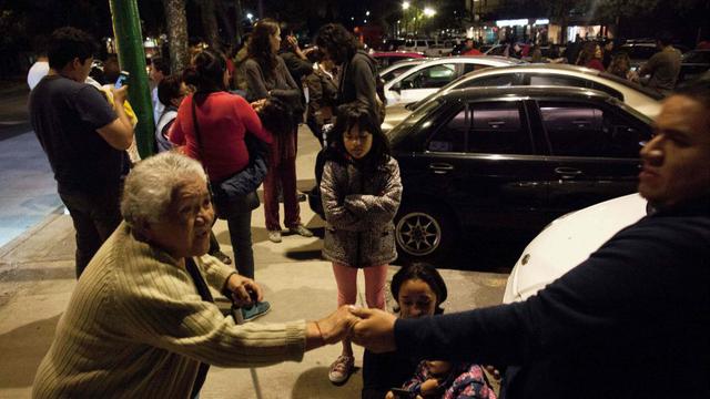 Foto 3 | Un terremoto de magnitud 8.2 grados,  golpeó el sur de México el jueves por la noche y se sintió tan lejos como la ciudad de México, dijo el Servicio Geológico de Estados Unidos, emitiendo una alerta de tsunami. Golpeó la costa 120 kilómetros (75