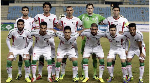 Irán. Participará en su cuarto mundial (Argentina 1978, Francia 1998 y Alemania 2006). Enfrentó unas reñidas eliminatorias, sin embargo, solo perdió dos de sus 16 partidos. Auspiciado por Puma.  (Foto: AP)