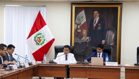 El Ministro de Salud, César Vásquez, durante su participación en la Comisión de Defensa del Consumidor del Congreso de la República del Perú. Foto: Congreso.