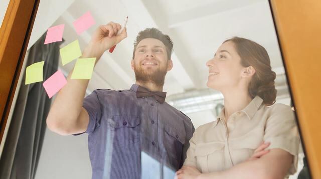 Piensa cómo puedes ayudar a los demás: La mayoría de los mil millonarios son dados a la filantropía. Los hombres más ricos del mundo usan sus talentos y su dinero para apoyar organizaciones benéficas en todo el mundo.  (Foto: Thinkstock)