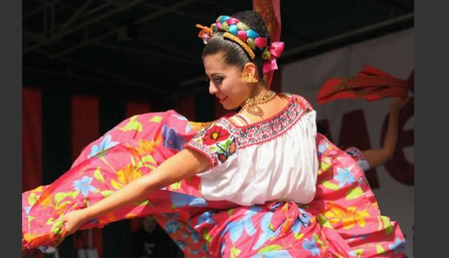 FOTO 7 | 7. Vestidos típicos. En Estados Unidos, los indios e hispano son dos de los grupos étnicos que han crecido más rápidamente en los últimos años. Con un estimado de 2.2 millones de indios viviendo en el país y más de 55.2 millones de hispanos (a marzo de 2016), existen muchas bodas y fiestas típicas que demandan que los invitados usen vestimentas tradicionales. Entendiendo este problema para algunos consumidores, existen varios sitios de internet donde es posible rentar estos atuendos. Sitios como Luxemi, Borrow It Bindaas y Devi’s Closet ofrecen saris desde 100 dólares por una renta de 10 días. Se trata de una buena idea para abrir un negocio en el mercado estadounidense.