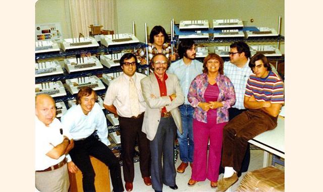 En 1978, la compañía abrió su primera oficina “de verdad”, con empleados y con un sistema de fabricación en cadena del Apple II. Aquí salió el verdadero carácter de Jobs y muchos trabajadores comenzaron a cansarse de él.