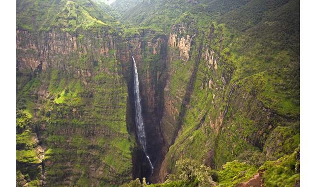 FOTO 21 | NOVIEMBRE. Montañas Simen (Etiopía). El Ras Dashen (4.620 metros), el techo de Etiopía, está las montañas Simen, macizo geológicamente único formado por picos basalticos, pináculos y barrancos que se han erosionado a lo largo de millones de años