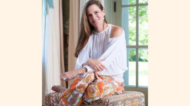 Alexandra Kuczynski, se graduó en Barnard College, de Nueva York, en 1990. Es una periodista colaboradora del diario New York Times y columnista en New York Times Magazine; autora del libro "Beauty Junkies", en donde cuestiona a la sociedad obse