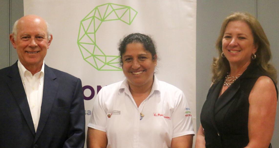 Ricardo Bernales, vicepresidente de la Confiep, junto a la Ministra del Ambiente, Fabiola Muñoz y la presidenta de la Confiep, María Isabel León.