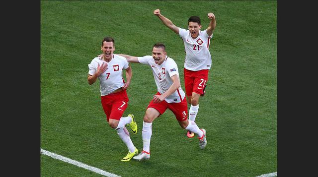 La selección de fútbol de Polonia Nº 15. Su organización está a cargo de la Asociación Polaca de Fútbol, perteneciente a la UEFA. La selección polaca de fútbol tuvo una época dorada entre las décadas de 1970 y 1980, cuando alcanzó el tercer puesto en el M