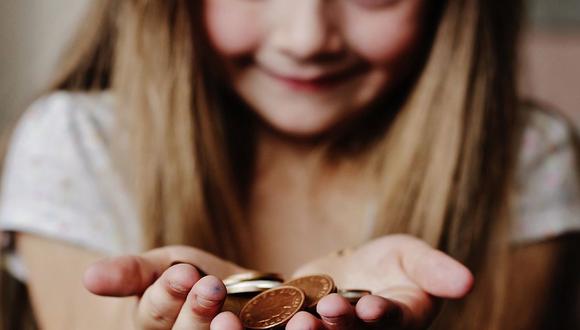 Conoce cuál es la importancia y los beneficios de enseñarle a tus hijos a ahorrar (Foto: Pixabay)