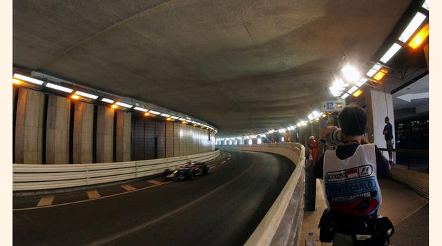 También es el único circuito en la Fórmula 1 en el que los autos pasan a través de un túnel cerrado. En este punto los bólidos alcanzan velocidades promedio de 265 km/h. (Foto: caranddriver.com)
