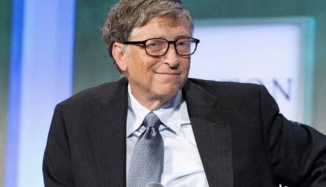 FOTO 4 | 4. Bill Gates: Fundador, Microsoft. Bill Gates es uno de los hombres más ricos de Estados Unidos, y él se dio a sí mismo su peor consejo, basándose en el increíble éxito de Microsoft. No buscó dominar el campo de los motores de búsqueda, lo que llevó al ascenso de Google, porque estaba conforme con el pedazo de mercado que Microsoft dominaba.

“El éxito es un maestro mediocre porque seduce a las personas inteligentes a pensar que no pueden perder” dijo Gates. Él se dio cuenta de que el éxito puede llevarte a tener un exceso de confianza, lo que bloquea tu habilidad para prepararte para los retos del futuro.

Microsoft sobrevivió y sigue siendo una empresa exitosa, pero Google se convirtió en un monstruo que lo sobrepasó en 2012. El mundo siempre está cambiando y los negocios inteligentes tienen que adaptarse para satisfacer esas nuevas necesidades de sus clientes actuales y para tener nuevos clientes. Tienen que observar las tendencias y desarrollar nuevos productos o servicios para aprovecharlas, incluso cuando ya están bien establecidos en el mercado. De otra forma pueden terminar siendo obsoletos como Blockbuster o Compaq. (Foto: Shutterstock)