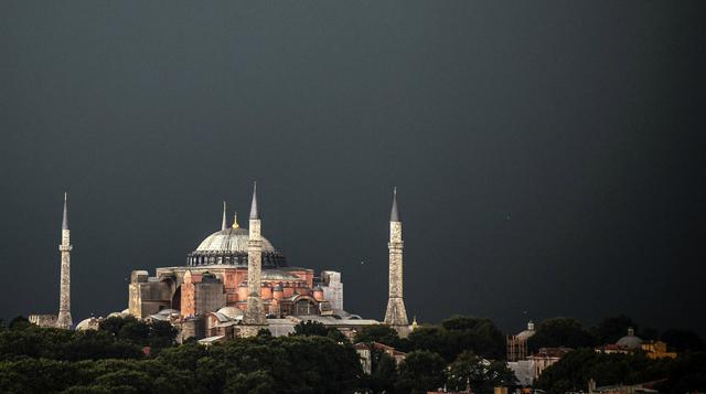 Turquía. La conexión entre Europa y Asia sigue en el top de los países más visitados con sus 39.5 millones de turistas en 2015. Sin embargo, los problemas que aquejaron a Turquía este año provocaron un declive en el turismo. Hasta septiembre, solo recibie