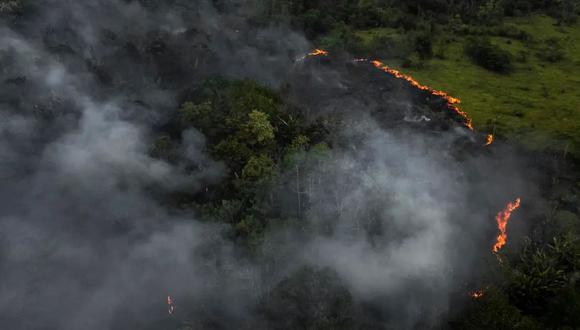 Fotografía aérea muestra uno de los incendios causados en la selva amazónica, en el municipio de Manaquiri cerca a Manaos, estado de Amazonas (Brasil).(Foto: EFE)