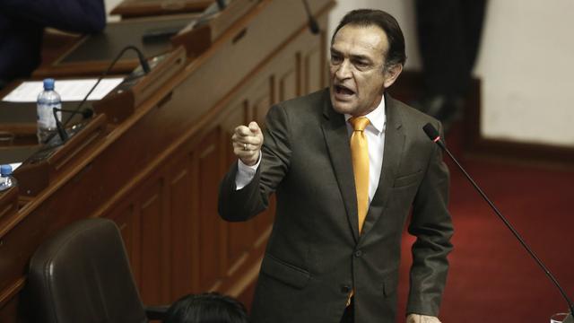 Héctor Becerril se mostró contento en su Twitter el 24 de diciembre: "Que este indulto sirva para cerrar heridas y para una verdadera reconciliación nacional". No obstante, dos días atrás sostuvo que Alberto Fujimori alienta la corrupción. (Foto: USI)