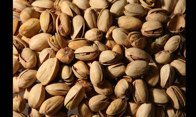 Fotos 2 | Frutos secos. Con ellos sumarás a tu cuerpo minerales y vitaminas, tales como el fósforo, el magnesio, el potasio, vitamina B y E. Tu salud cardiovascular con ellos mejorará, y hará que consigas un correcto aporte de sangre y oxígeno en tus órga