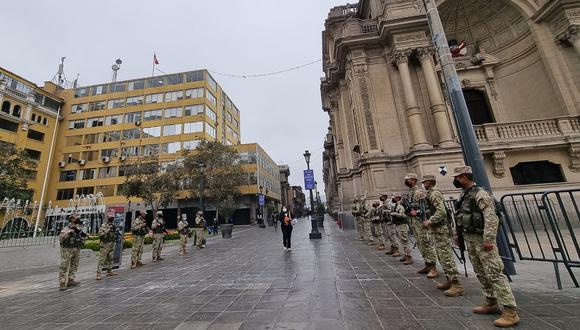 Hace unos días  un resguardo militar estuvo en los exteriores de Palacio de Gobierno. (Foto: GEC / Britanie Arroyo)