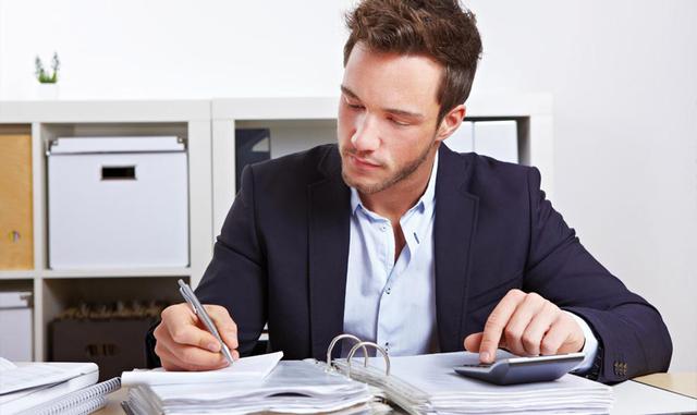 3) La persona que anhela ser profesional en esta carrera debe esforzarse en sociabilizar y desarrollar la comunicación de manera exitosa.