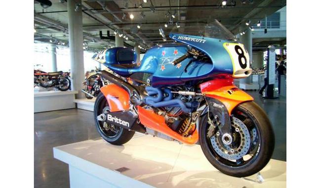 Britten V1000. Es una moto de carreras diseñada y construida por Jhon Britten en Nueva Zelanda a principios de los años '90.