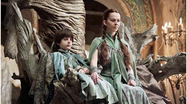 El heredero de los Arryn es el resultado de una serie de abortos intencionados o accidentales. Uno de ellos es de un hijo no nato entre Lysa Tully y Meñique cuando ésta era soltera.