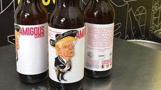 Un Trump vestido de mariachi busca "Amigous" para tomar cerveza mexicana