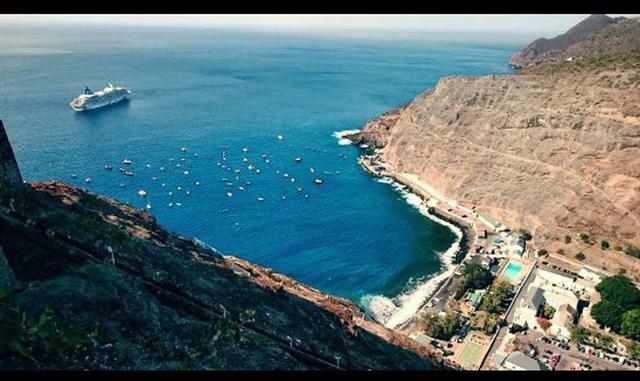 FOTO 8 | "El aeropuerto más inútil del mundo", como le llaman algunos, costó 285 millones de libras esterlinas (más de US$ 400 millones) y tenía el propósito de llevar a Santa Elena a la autosuficiencia económica. Un mes antes de su apertura en 