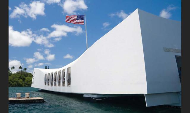 FOTO 14 | El USS Arizona Memorial, Honolulu, Hawaii. Este sitio conmemora a los estadounidenses que murieron en el ataque a Pearl Harbor.