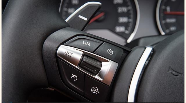 El nuevo modelo incluye un motor más pequeño, de tres litros y seis cilindros, ayudado eso sí con la tecnología M TwinPower Turbo. (Foto: Expansión)