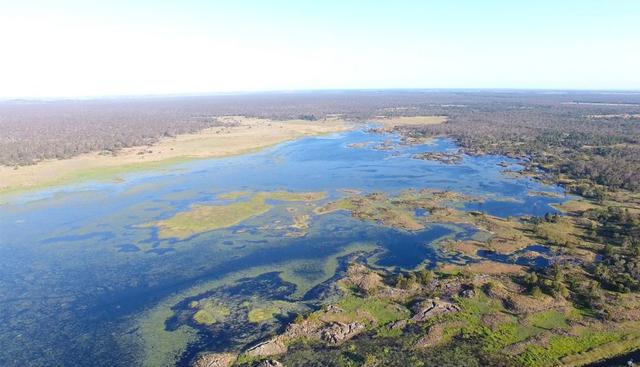 FOTO 5 | Budj Bim Paisaje Cultural, Australia. Ubicado dentro del País de Gunditjmara, una nación aborigen en el suroeste de Australia, la propiedad incluye el Volcán Budj Bim, así como un área de crestas rocosas y grandes pantanos. Los flujos de lava de Budj Bim, que conectan estos tres componentes, han permitido desarrollar una de las redes de acuicultura más grandes y antiguas del mundo, compuestas por canales y presas y ha proporcionado a la población una base económica y social durante seis milenios. Foto: unesco.org.
