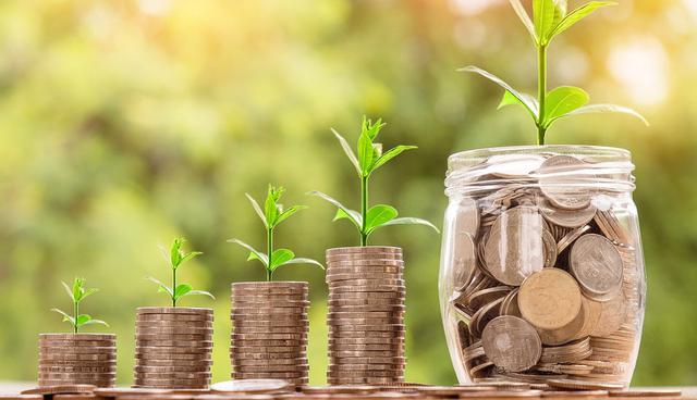 FOTO 9 | Administrar su dinero

No es ningún secreto: las personas exitosas están en donde están porque han sabido manejar bien sus finanzas. Esto significa que invierten su dinero de manera sabia, buscan oportunidades nuevas y crean fondos de emergencia. Son asimismo generosos y están dispuestos a ayudar a quienes lo necesitan.

Dice un dicho que la buena suerte y la preparación siempre encuentran una oportunidad. Las personas más exitosas se preparan para el éxito todo el tiempo. Esperan que la suerte las encuentre, y por lo general, así pasa. (Foto: Pixabay)